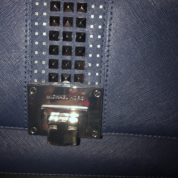 Handbags - Picture 4 of 4